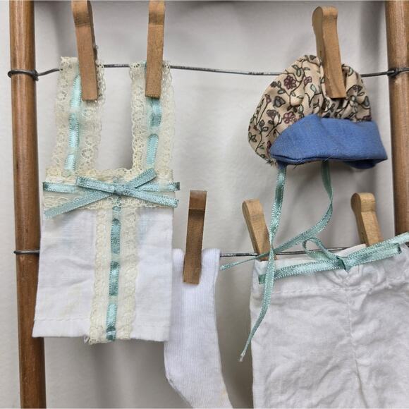 Vintage "Country Dryer 10¢ a LOAD" Decorative Wall Hanging with Clothing & Pins - Picture 6 of 12